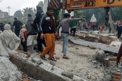 В Индии во время похорон рухнула крыша крематория: погибли десятки человек
