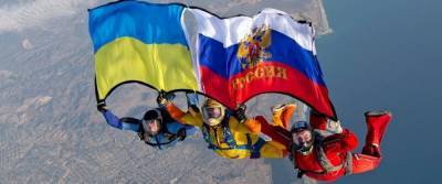 На канале Порошенко запаниковали: Украина снова плывет в Россию