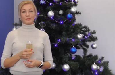 Жителей региона с Новым годом поздравляет Светлана Суворова