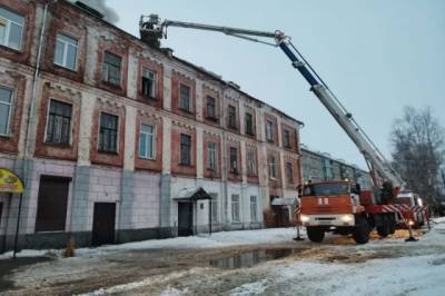 Во Владимирской области загорелся трехэтажный жилой дом