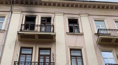 В Черновцах произошел пожар со взрывом в жилом доме: есть пострадавший