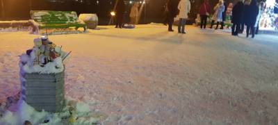 Вид новогоднего Петрозаводска портят забитые мусором урны (ФОТО)