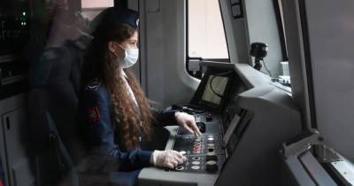 В московском метро впервые в новейшей истории наняли на работу женщин-машинистов
