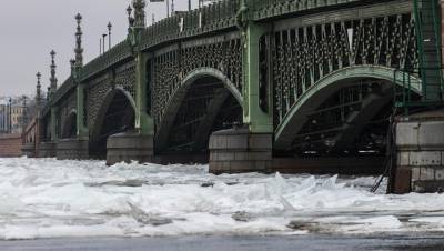 В Петербурге могут продлить запрет выхода на лёд водоёмов