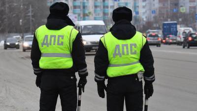 На Урале инспекторы ДПС спасли автобус с детьми от аварии с машиной