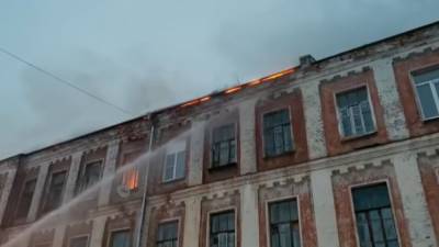Из горящего дома во Владимирской области эвакуировали 24 человека.