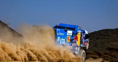 Экипаж Сотникова выиграл второй этап ралли "Дакар" в зачете грузовиков