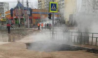 В городе Волжске три человека свалились в яму с кипятком, один - погиб