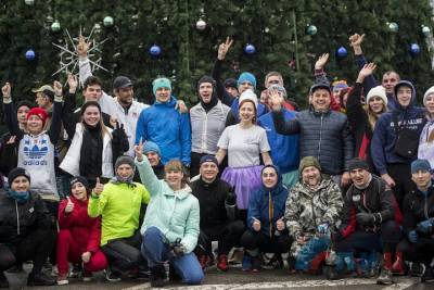 Жители Луганска в новогоднем забеге преодолели 16 км
