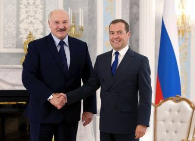 Лукашенко провел переговоры с Медведевым