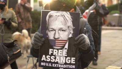 «Свободу Ассанжу!»: лондонский суд отказал США в экстрадиции основателя WikiLeaks