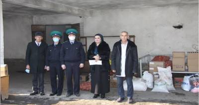 Российские пограничники в Таджикистане оказали продовольственную помощь Гиссарскому интернату и пенсионерам