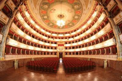 В Петербурге с 7 по 10 января покажут более 30 театральных спектаклей