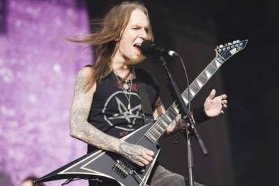 В 41 год внезапно ушёл из жизни вокалист группы Children of Bodom
