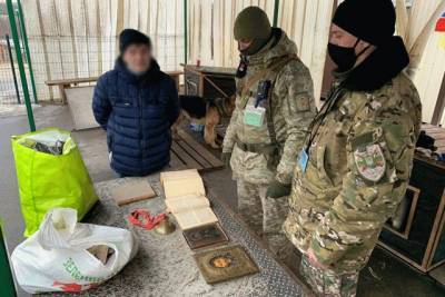 На КПВВ Станица Луганская силовики изъяли раритетные иконы