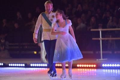 Плющенко показал "танец маленьких лебедей" из новогоднего шоу. ВИДЕО