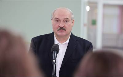 Лукашенко призвал «перевернуть страницу». Но года народного единства не будет