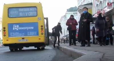 В маршрутки и автобусы пустят не всех: как будет работать городской транспорт после Рождества