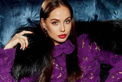 Украинская Анджелина Джоли позволила лишнего, приласкав себя перед зеркалом: "Какие движения..."