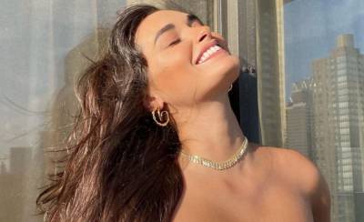 Бразильская красавица из Victoria's Secret в микро-бикини показала настоящую страсть на пляже: "Идеальные..."