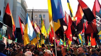 Жительницу Чернигова выгнали из кофейни за критику флага украинских националистов
