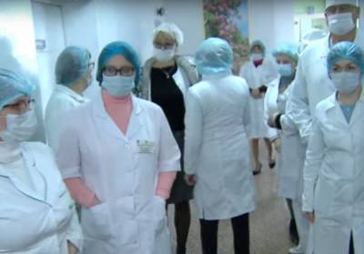 Рискуем остаться без врачей: Польша переманивает украинских медиков в разгар пандемии – что придумали