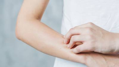 Немецкий дерматолог назвала кожный зуд одним из симптомов рака