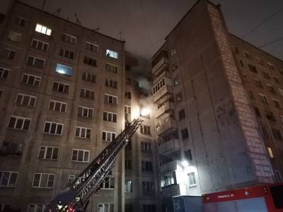 В Челябинске из-за пожара эвакуировали жильцов многоэтажного дома