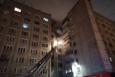 В Челябинске ночью загорелось здание общежития, есть пострадавшие