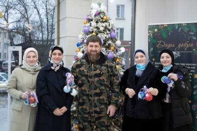Кадыров показал праздник с детьми и внуками