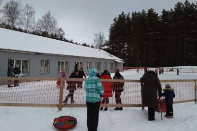 В Ярославле спортшкола стала брать деньги за катание на бесплатном катке