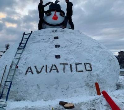 В Италии слепили гигантского 200-килограммового снеговика (ФОТО)