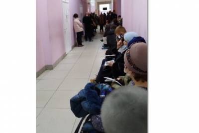 Накопили:в городской поликлинике Ярославля выстроилась очередь в 68 человек