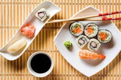 7 рецептов необычных новогодних роллов для любителей суши