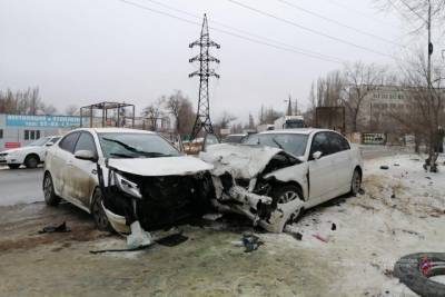 Четверо пострадали при столкновении иномарок в Волгограде