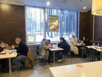 Кафе и рестораны Петербурга возобновили работу