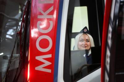 Машинист в юбке: поезда московского метро впервые поведут женщины