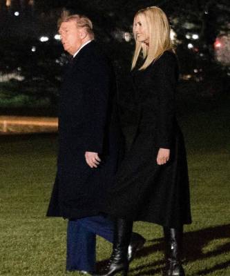 Вместо послесловия: Иванка Трамп в черном пальто на лужайке перед Белым домом