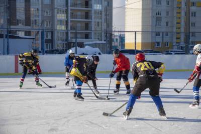 В Южно-Сахалинске прошел турнир по дворовому хоккею