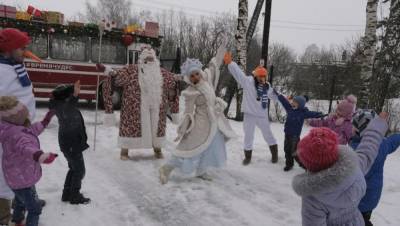Дед Мороз - По Удомле курсирует волшебный автобус с Дедом Морозом и Снегурочкой - afanasy.biz - Удомля