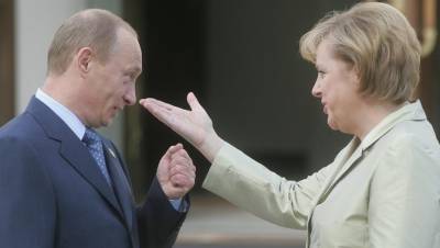 Путин и Меркель обсудили совместное производство вакцины от COVID-19