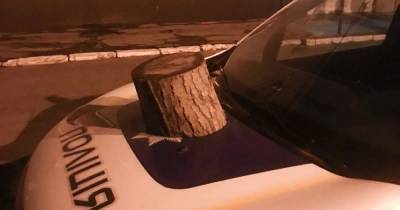 Отомстил окнам и автомобилю: в Запорожье мужчина атаковал отделение полиции
