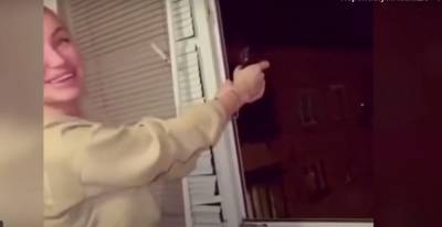 "Вот таких и нужно мобилизовать": в Харькове девушка открыла стрельбу из окна, видео