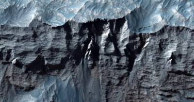 NASA получило изображения самого крупного каньона в Солнечной системе (фото)