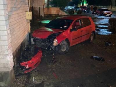 На Львовщине водитель насмерть сбил девушку на тротуаре
