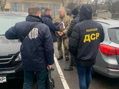 На Волыни полиция задержала офицера на взятке в $1 тыс
