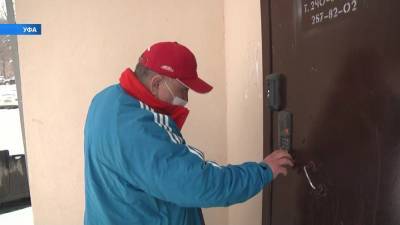 В Башкирии одиноким пенсионерам дарят продукты и сладости