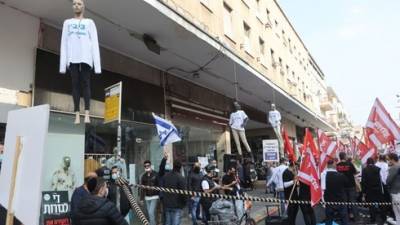 В Тель-Авиве повесили "демонстрантов" в знак протеста против третьего карантина