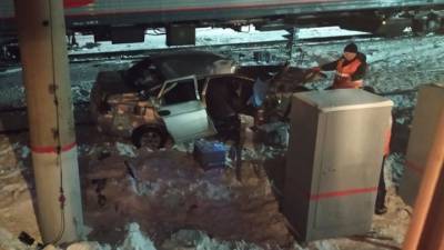 Машина с подростками попала под поезд в Архангельской области, есть жертвы