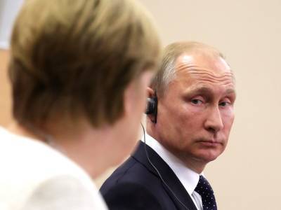 Путин обсудил с Меркель совместную борьбу с пандемией